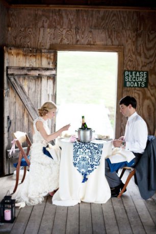 Оригинальная фотосессия молодоженов: ужин