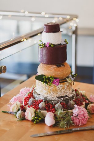 Свадебный торт из сыра