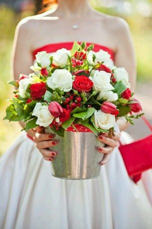 Букет невесты в ведерке