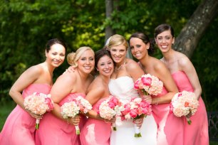 Подружки невесты и букеты