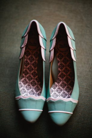 Кожаные туфли невесты