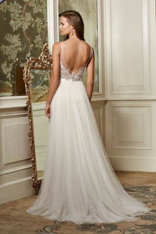 Платье невесты с открытой спиной