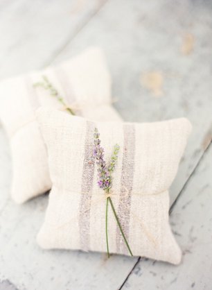 Подушечка для колец с веточкой лаванды