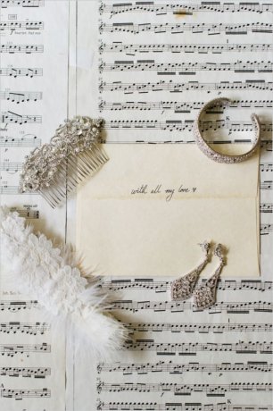 Украшения невесты на нотах