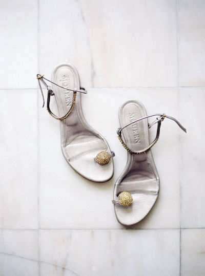 Необычные туфли-сандалии для невесты