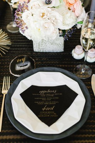 Контрастная салфетка для сервировки стола