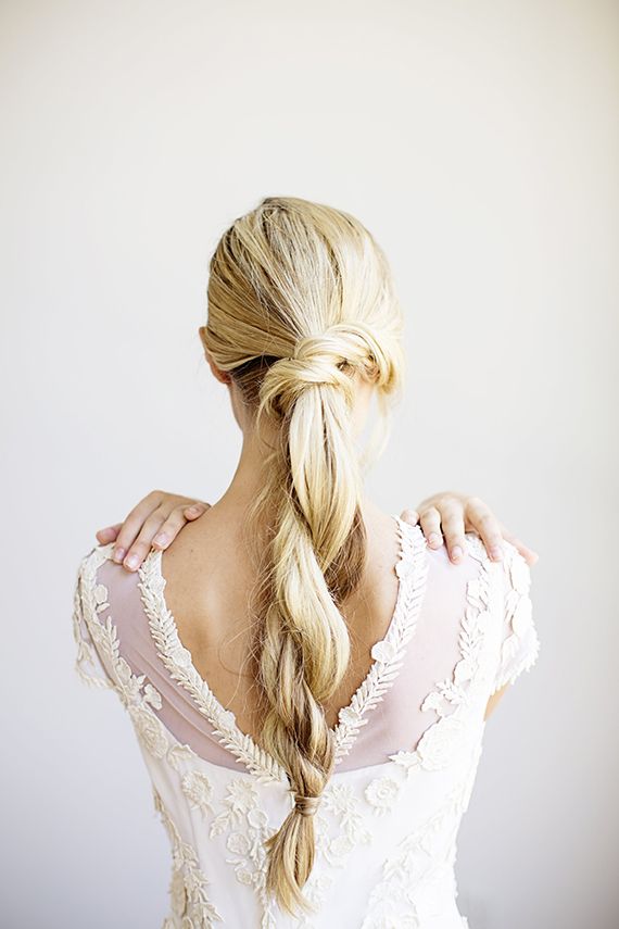 Прическа невесты: длинная коса