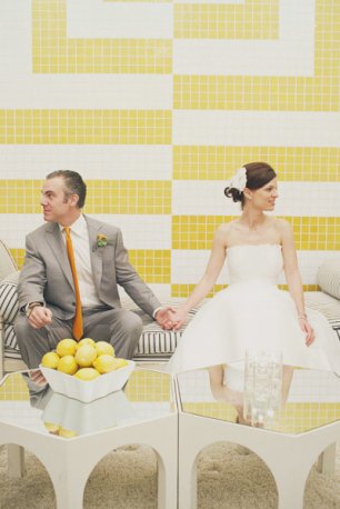 Жизнерадостная фотосессия молодоженов