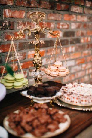 Сладкий стол: винтажные весы в декоре