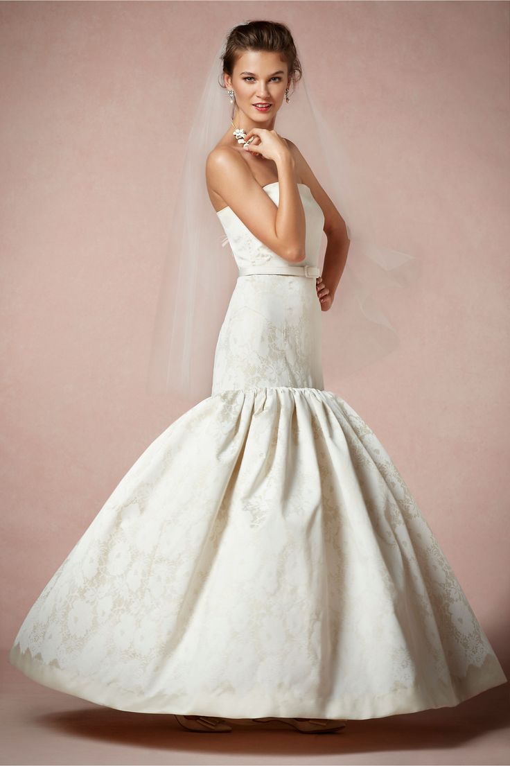 Платье невесты силуэта "русалка" с пышной юбкой