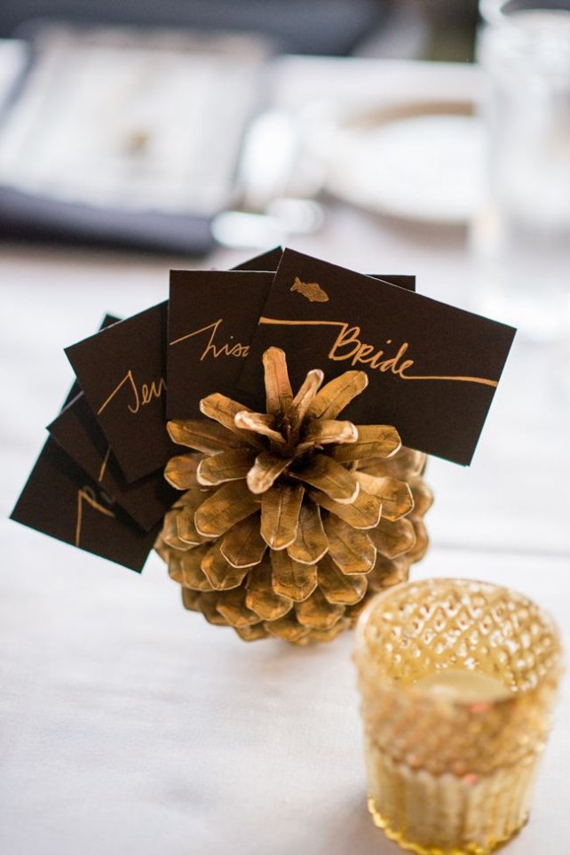 Свадьба в деталях: шишки в зимнем декоре 