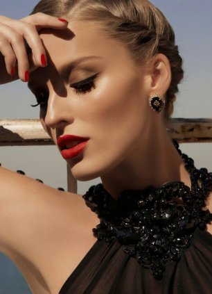 Яркий макияж невесты