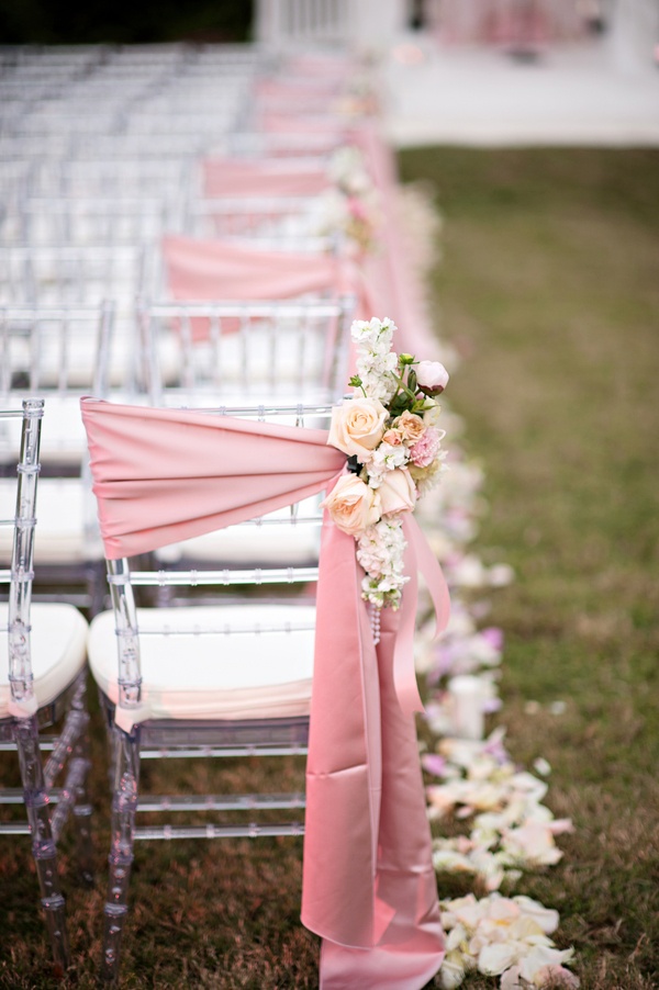 Декор стульев на свадьбе