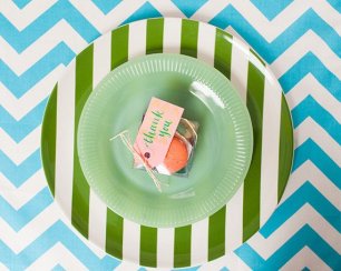 Графичная сервировка стола