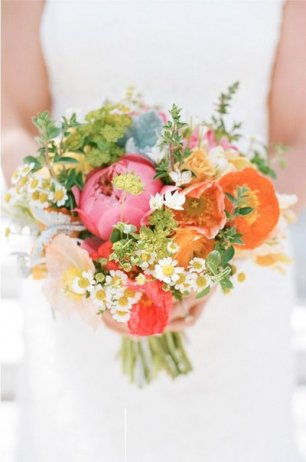 Яркий букет невесты