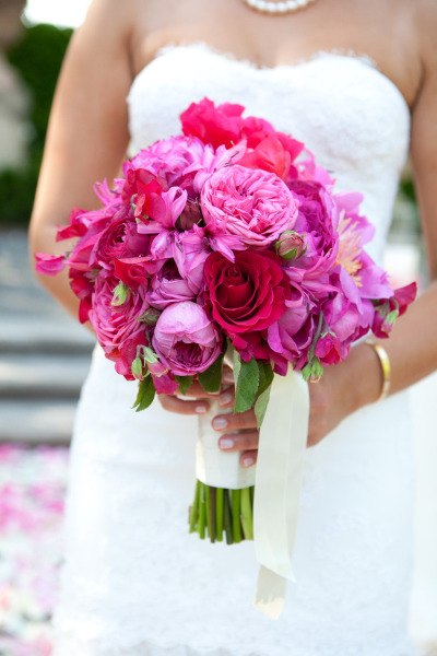 Букет невесты с розами и пионами