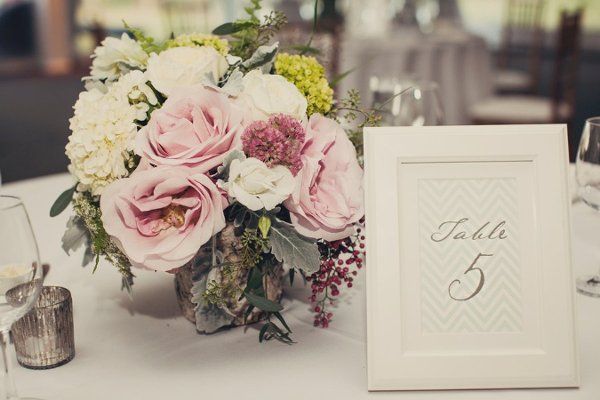 Номер стола на свадьбе, Цветы в декоре