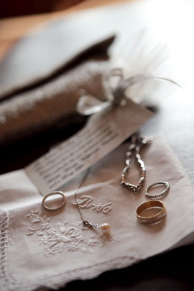 Кольца на платке невесты