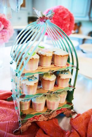 Капкейки в клетке на сладком столе