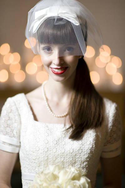 Аксессуар для прически невесты - бант с вуалеткой