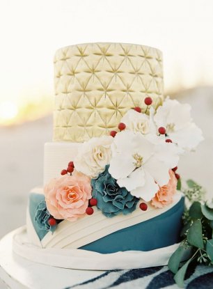 Свадебный торт с разной фактурой