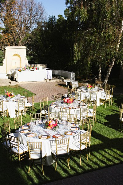 Оформление свадебного стола для торжества на природе