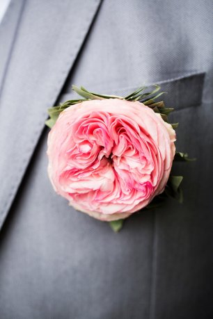 Бутоньерка жениха, Пионы