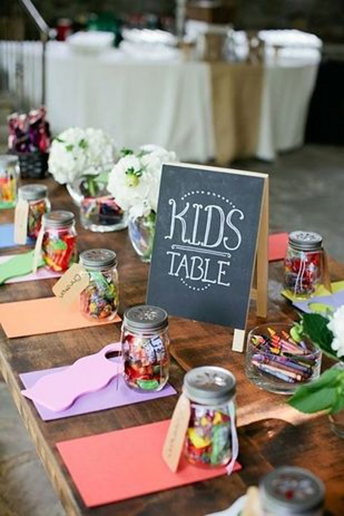 Детский стол на свадьбе