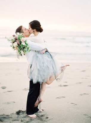 Фотосессия молодоженов на пляже