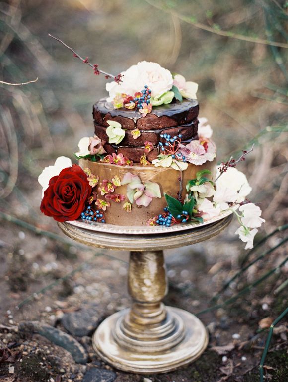 Свадебный торт с необычным декором