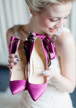 яркие свадебные туфли