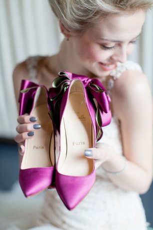 Туфли невесты с атласным отливом