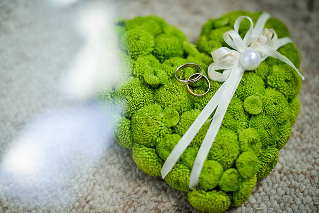 Свадьба в зелёном цвете своими руками, подушечка для обручальных колец из цветов
