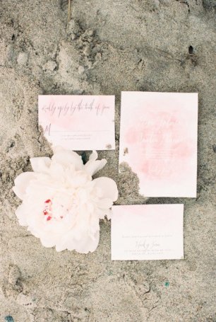 Акварельные краски в дизайне приглашений