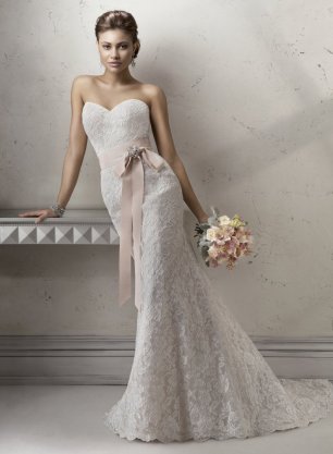 Кружевное платье невесты