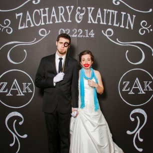 Фотосессия в оригинальной фотозоне и дополнительными деталями