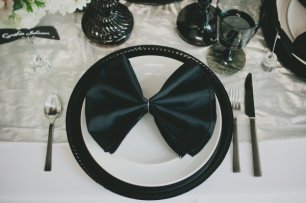 Элегантная сервировка свадебного стола