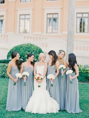 Очаровательная невеста и ее подружки