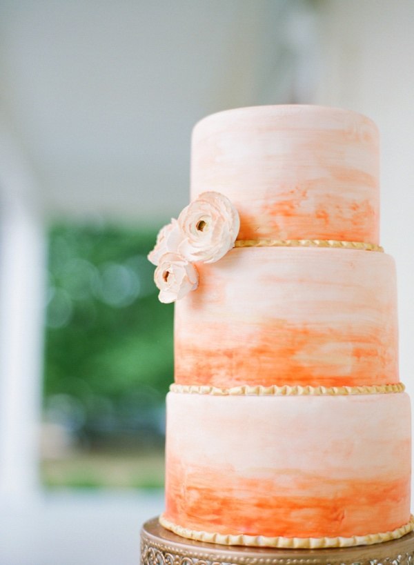 Свадебный торт в персиковом цвете