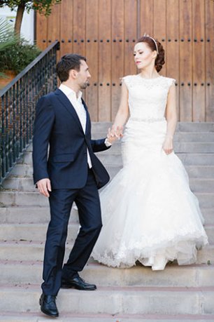 Свадебная прогулка жениха и невесты. Свадьба в испанском замке