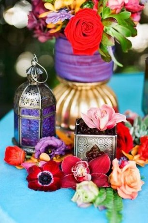 Яркое оформление свадебного стола