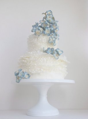 Торт, украшенный цветами