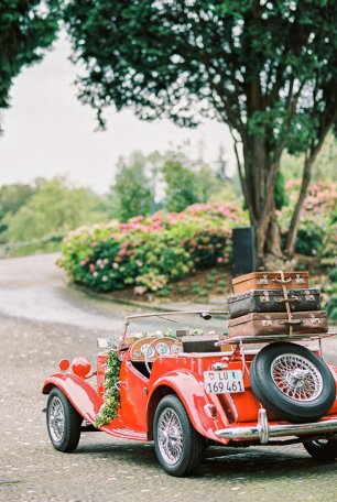 Ретро-автомобиль на свадьбе