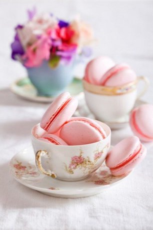 Чашка с макарунами