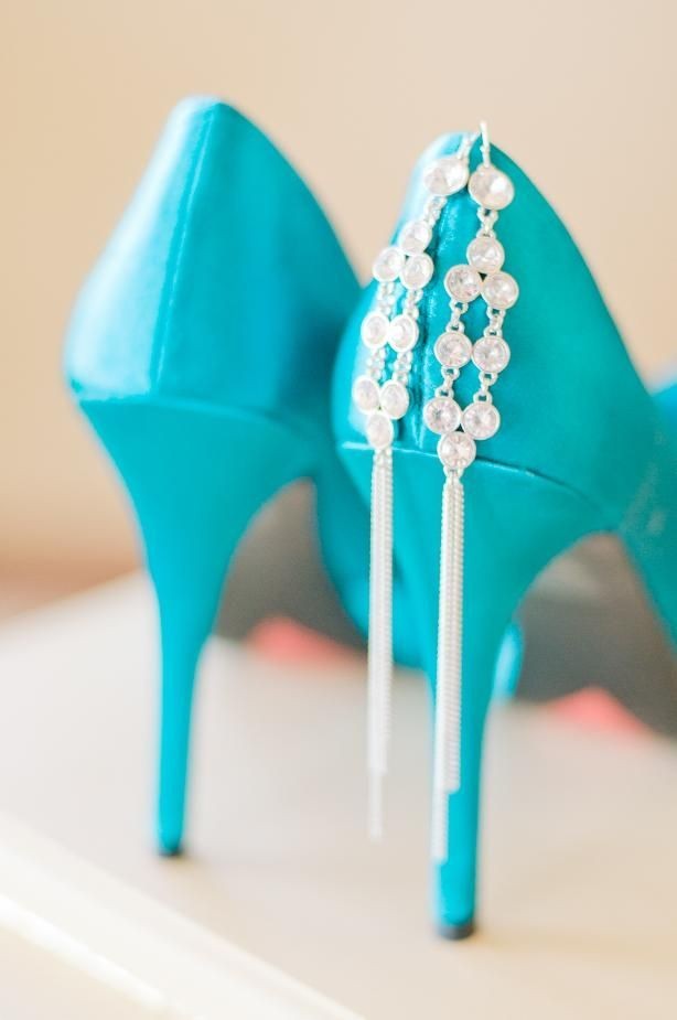Туфли невесты с изысканным украшением