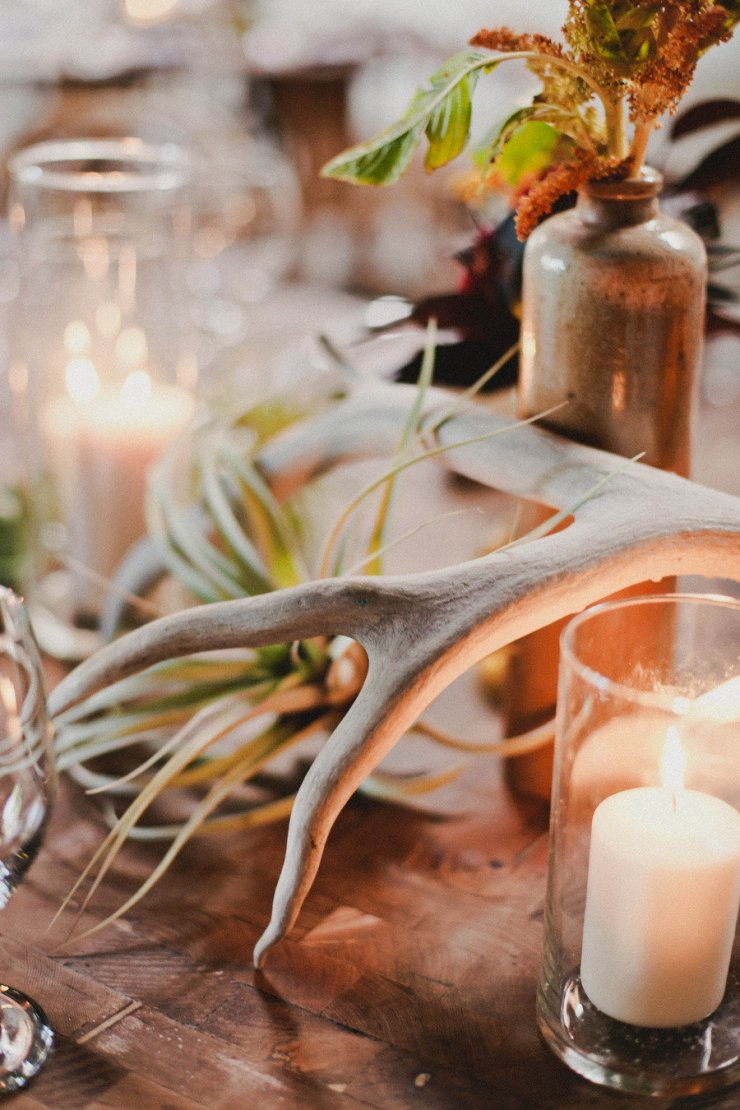 Рога в декоре свадебного стола