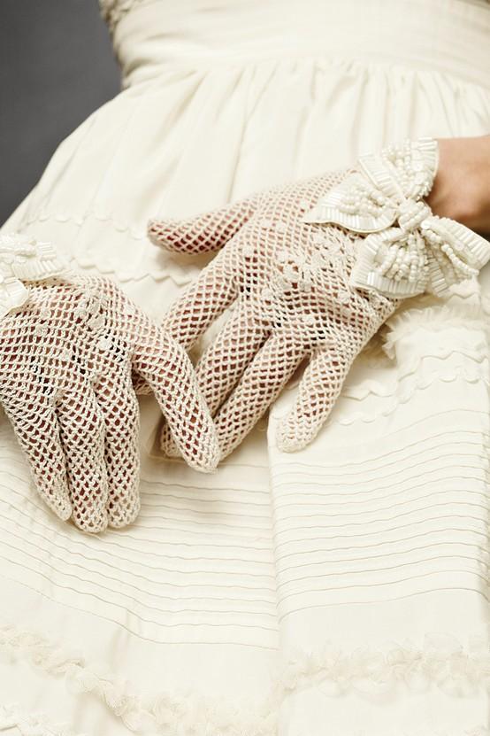 Винтажные короткие перчатки для невесты