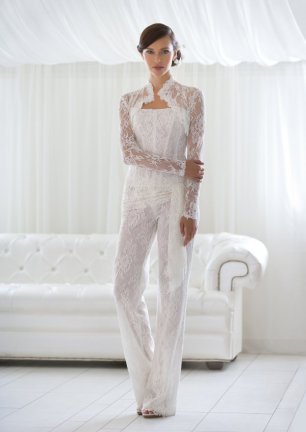 Кружевной свадебный костюм