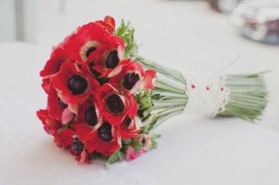 Красный свадебный букет