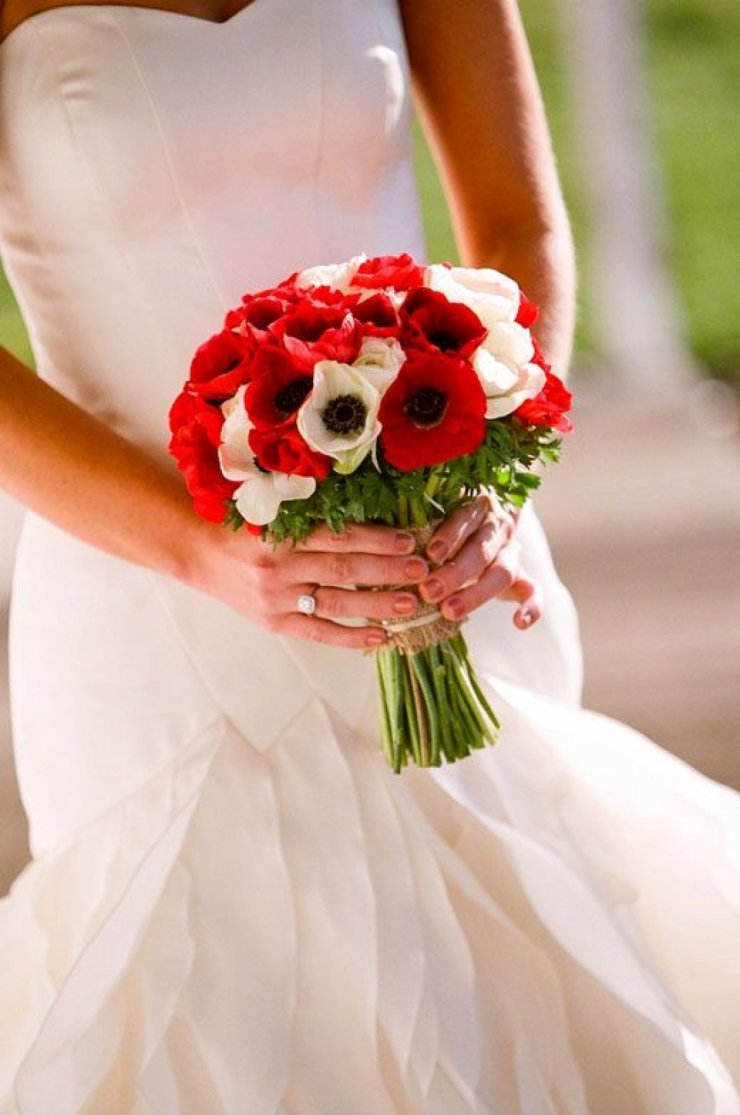 Букет для невесты в красном платье